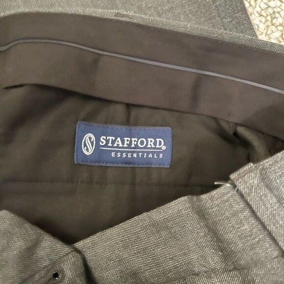 STAFFORD Essentials Men’s Classic Fit Dress Pants 30x30 Charcoal Gray - Picture 2 of 3